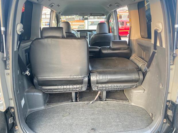 Toyota Voxy 2013 Black photo 9