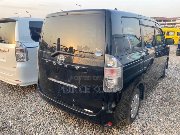 Toyota Voxy 2013 Black photo 3