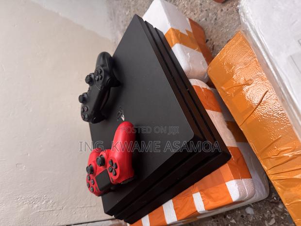 Playstation 4 Pro Uk Used With 2 Controllers photo 3