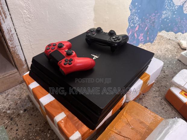 Playstation 4 Pro Uk Used With 2 Controllers photo 5