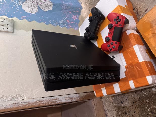 Playstation 4 Pro Uk Used With 2 Controllers photo 4