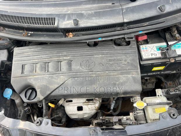 Toyota Yaris 2010 Black photo 9