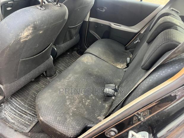 Toyota Yaris 2010 Black photo 7