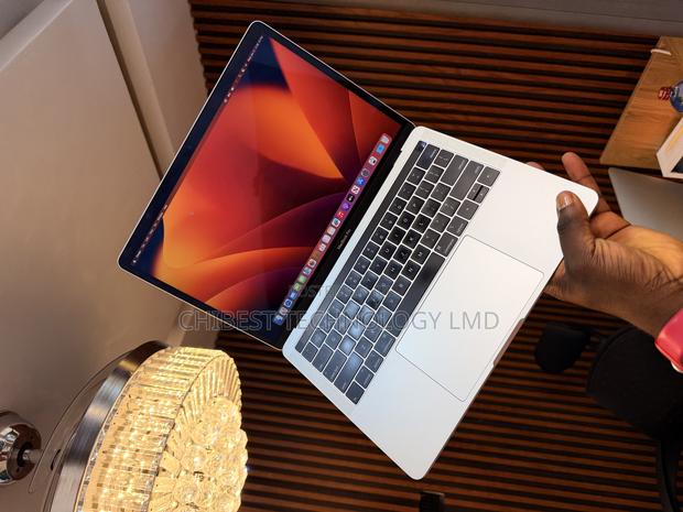 Laptop Apple MacBook Pro 2019 16GB Intel Core i5 SSD 256GB photo 3