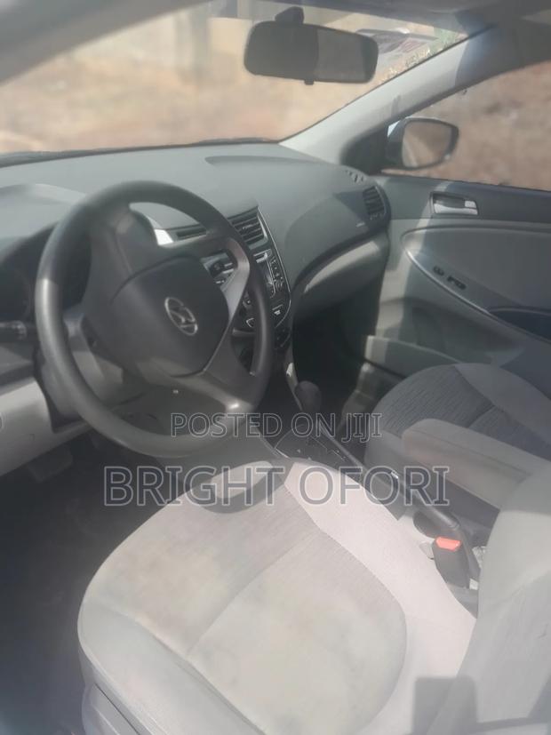 Hyundai Accent 2015 White photo 4