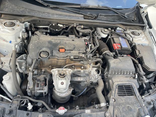 Honda Civic 2023 White photo 5
