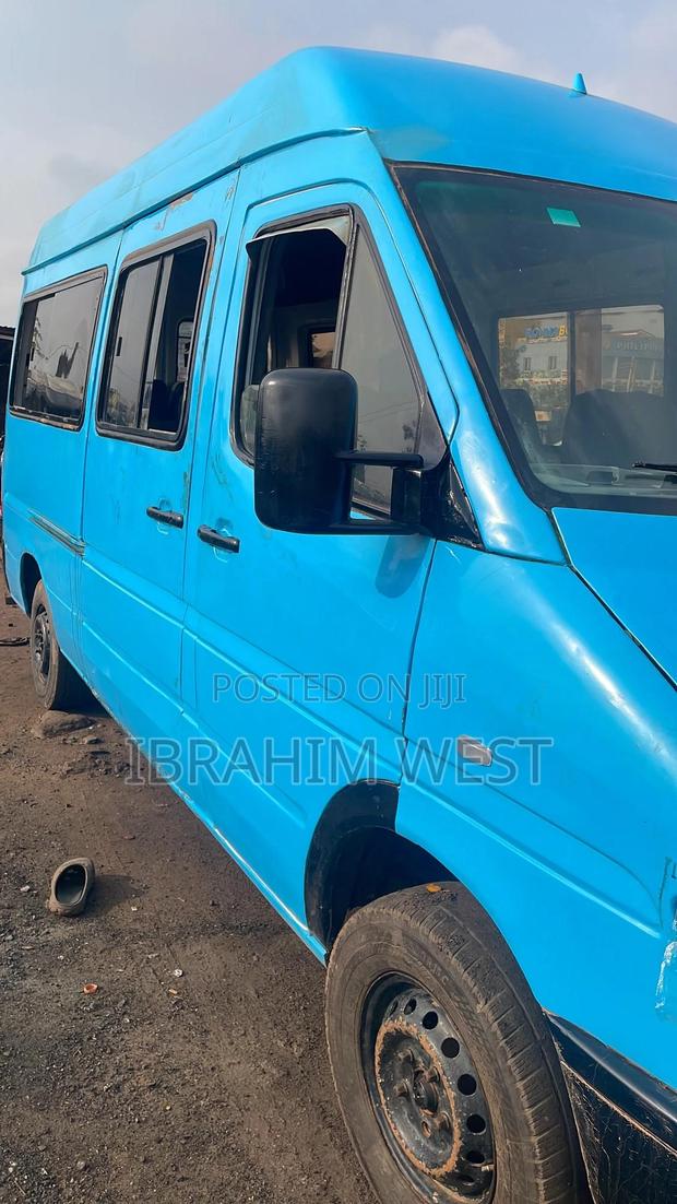 Mercedes-Benz Sprinter 2004 Blue photo 3