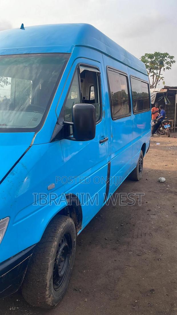 Mercedes-Benz Sprinter 2004 Blue photo 4