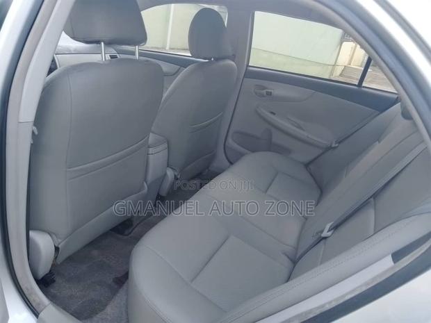 Toyota Corolla 2008 Silver photo 2