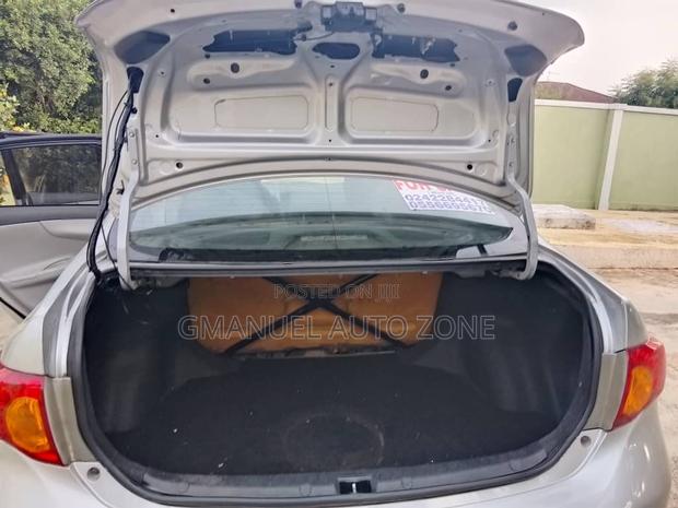 Toyota Corolla 2008 Silver photo 3