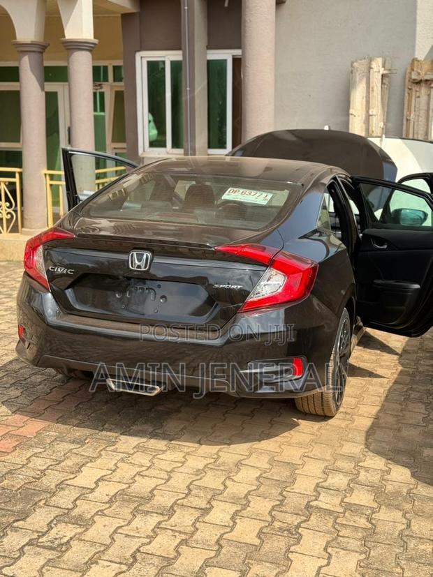 Honda Civic 2021 Black photo 3