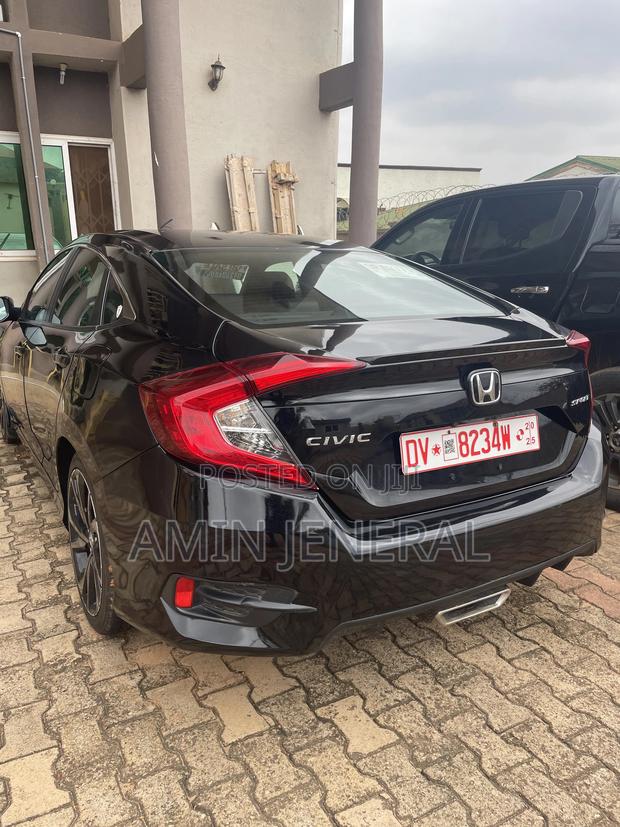 Honda Civic 2021 Black photo 2
