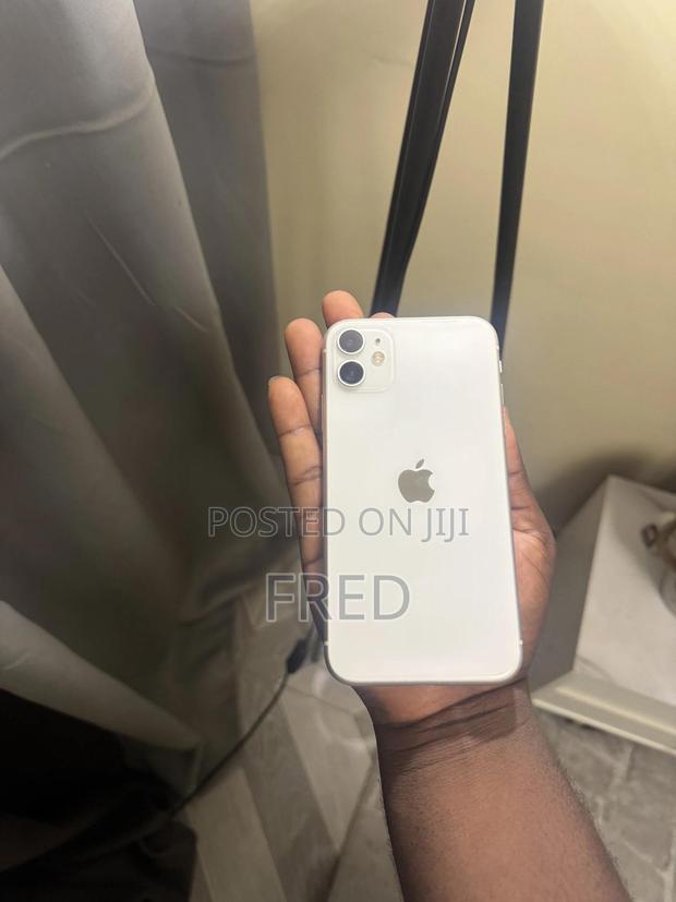 Apple iPhone 11 64 GB Gold photo 3