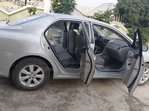Toyota Corolla 2008 Silver photo 3