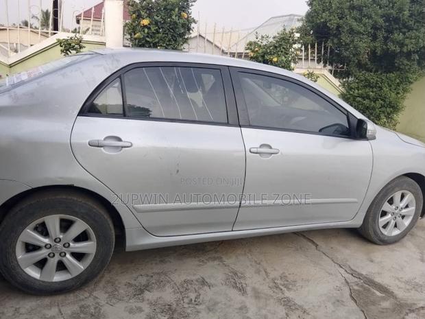 Toyota Corolla 2008 Silver photo 4
