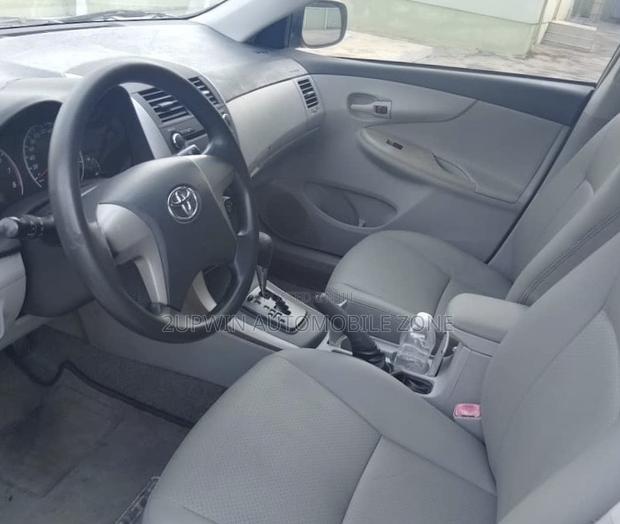 Toyota Corolla 2008 Silver photo 5