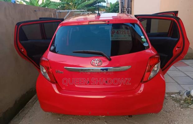 Toyota Vitz 2013 Red photo 2
