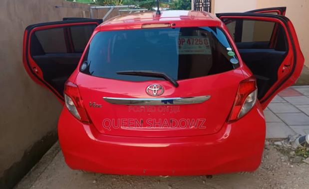 Toyota Vitz 2013 Red photo 3