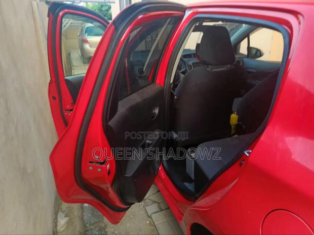 Toyota Vitz 2013 Red photo 6
