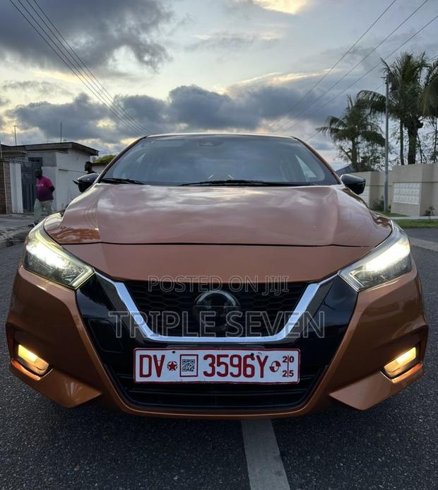 Nissan Versa 1.6 SR 2020 Orange
