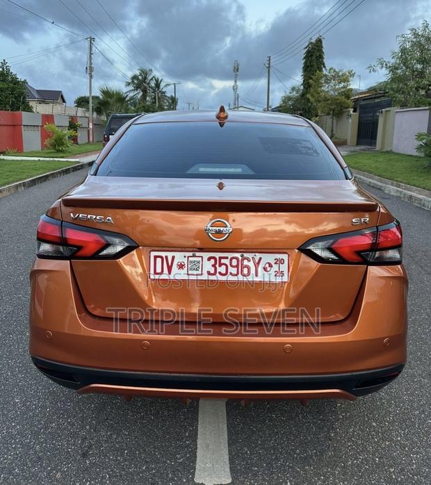 Nissan Versa 1.6 SR 2020 Orange