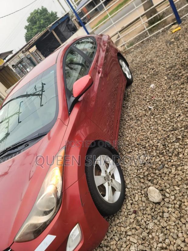 Hyundai Elantra GLS Sedan FWD (1.8L 4cyl 6A) 2013 Red photo 4