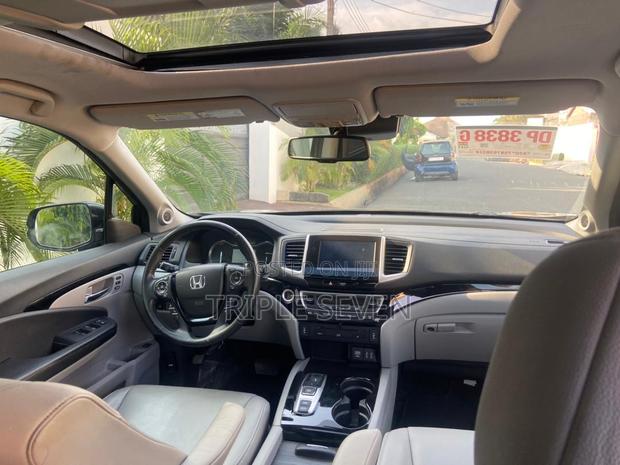 Honda Pilot Touring 4dr SUV 4WD (3.5L 6cyl 9A) 2016 Silver