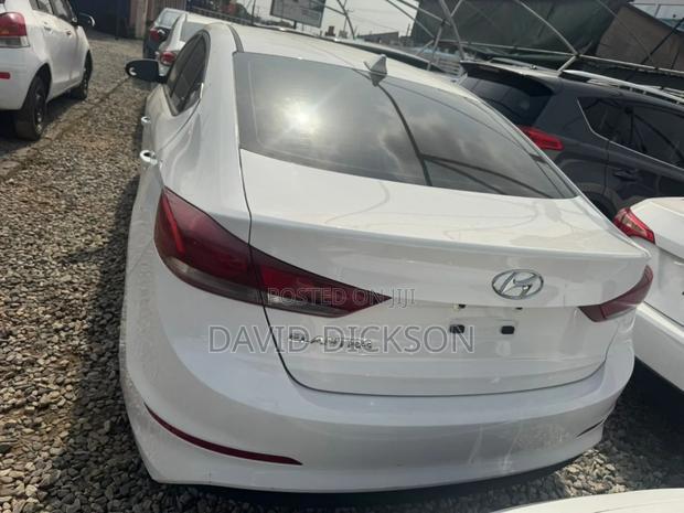 Hyundai Elantra 2018 White