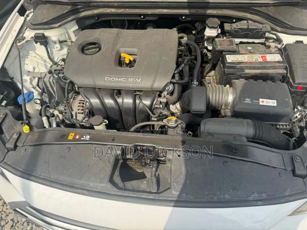 Hyundai Elantra 2018 White