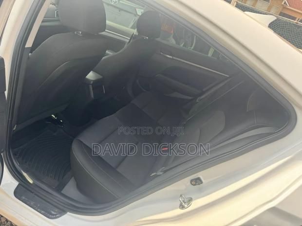 Hyundai Elantra 2018 White