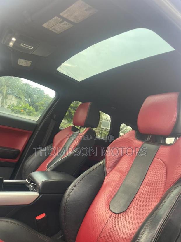 Land Rover Range Rover Evoque Dynamic 4dr SUV AWD (2.0L 4cyl Turbo 9A) photo 2