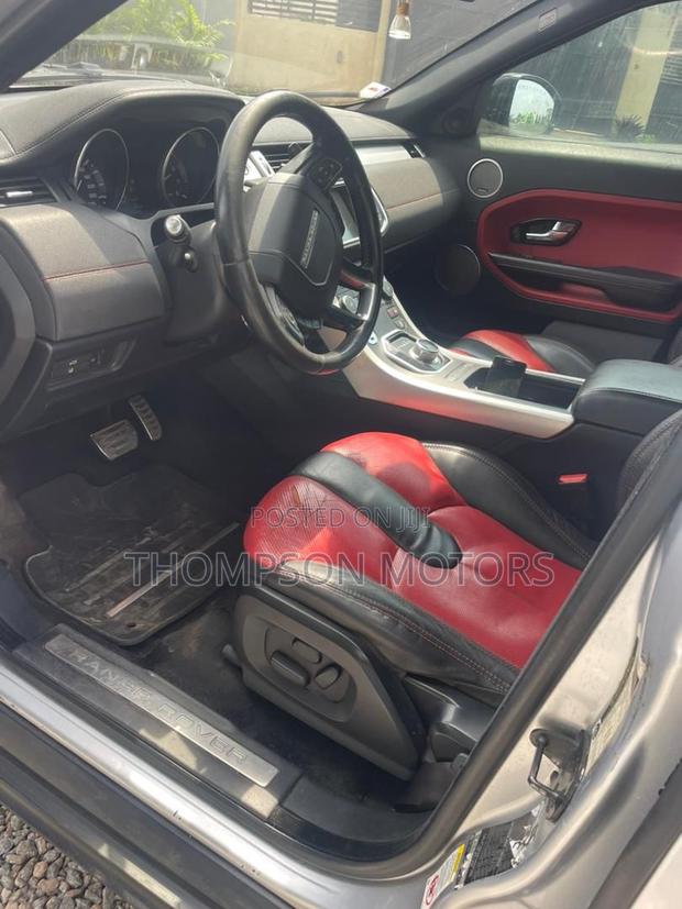 Land Rover Range Rover Evoque Dynamic 4dr SUV AWD (2.0L 4cyl Turbo 9A) photo 3