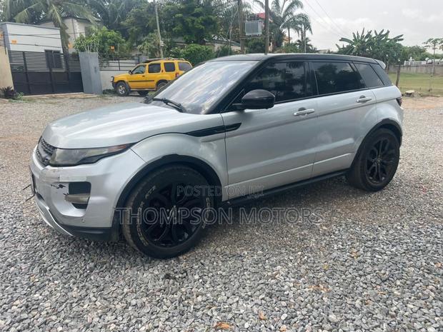 Land Rover Range Rover Evoque Dynamic 4dr SUV AWD (2.0L 4cyl Turbo 9A) photo 5