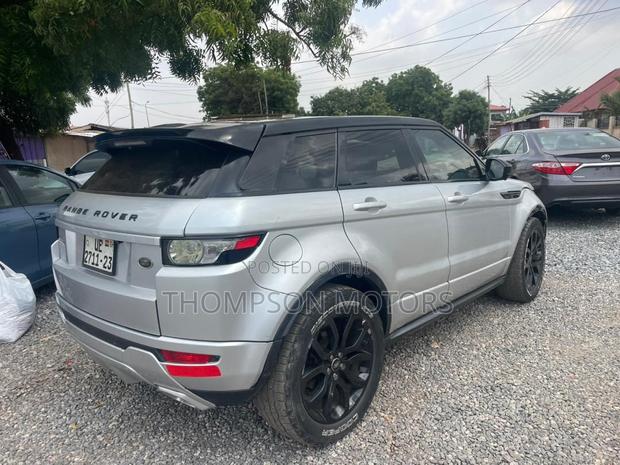 Land Rover Range Rover Evoque Dynamic 4dr SUV AWD (2.0L 4cyl Turbo 9A) photo 4