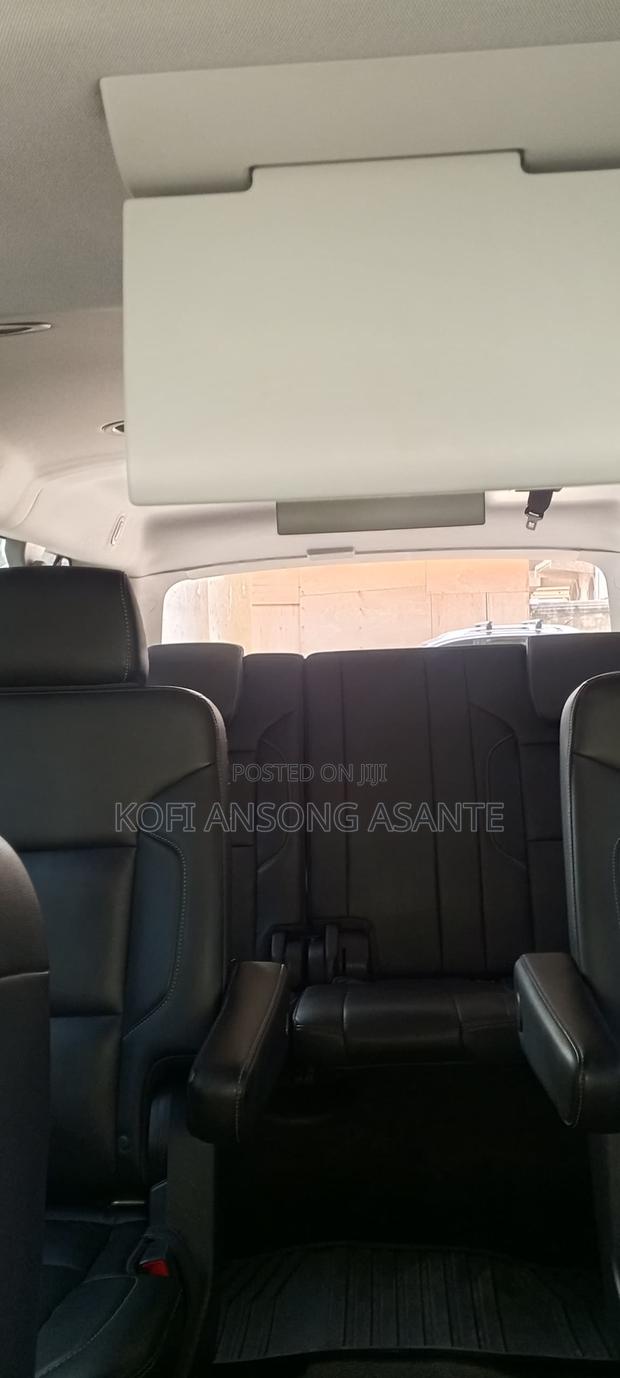 Chevrolet Suburban LT 4x4 2017 Gray