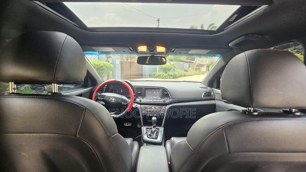 Hyundai Elantra Sport 2018 Blue photo 9