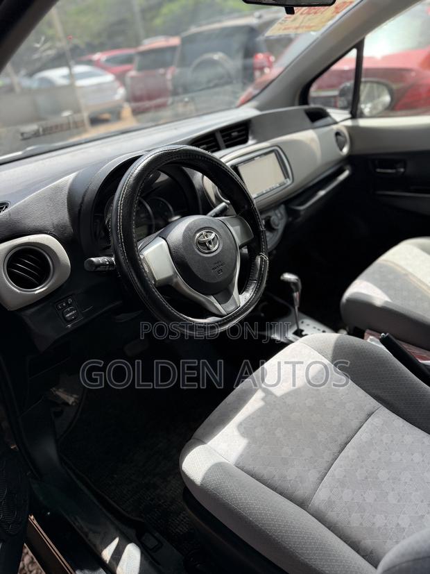 Toyota Vitz 1.3 FWD 5dr 2013 Black