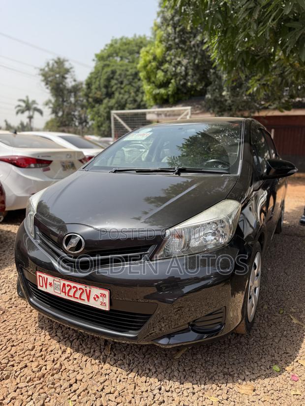 Toyota Vitz 1.3 FWD 5dr 2013 Black