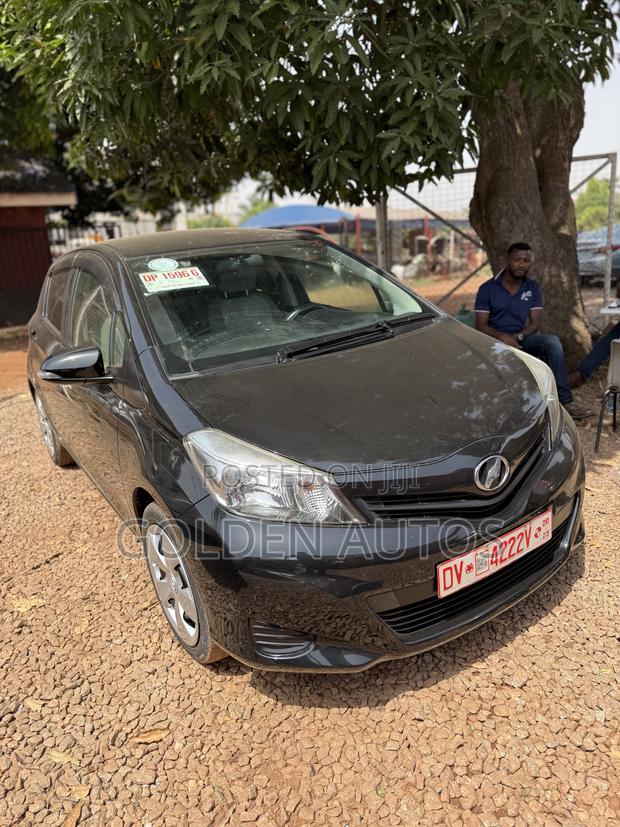 Toyota Vitz 1.3 FWD 5dr 2013 Black