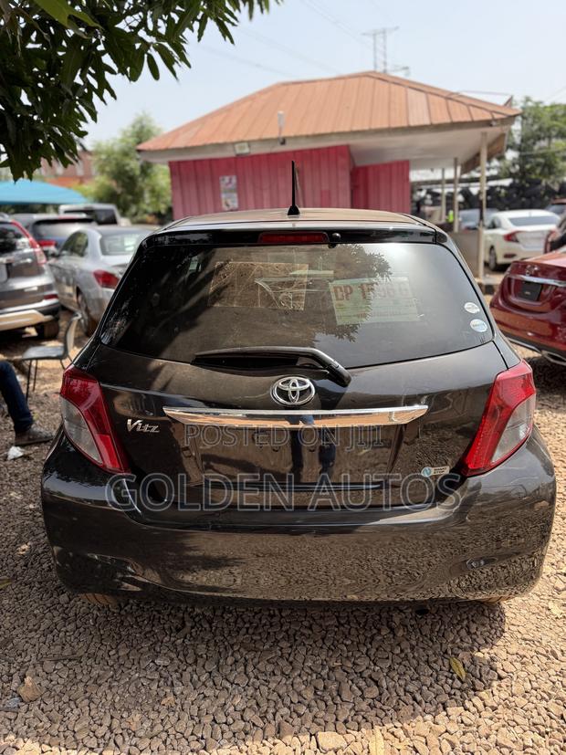 Toyota Vitz 1.3 FWD 5dr 2013 Black
