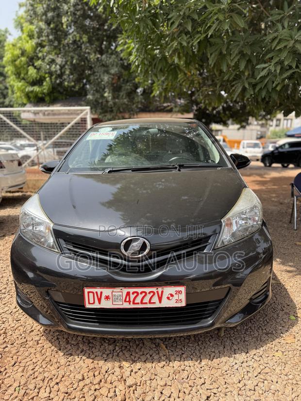 Toyota Vitz 1.3 FWD 5dr 2013 Black