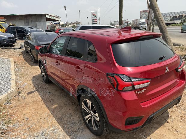 Mitsubishi Outlander SE 2022 Red