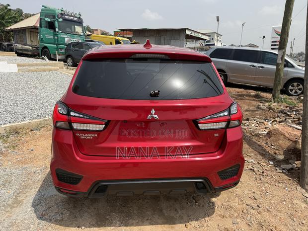Mitsubishi Outlander SE 2022 Red