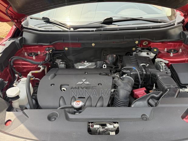 Mitsubishi Outlander SE 2022 Red