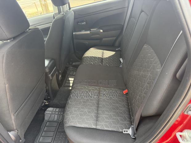 Mitsubishi Outlander SE 2022 Red