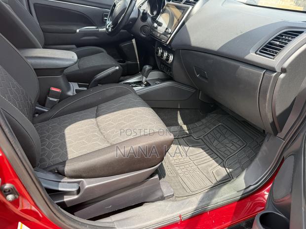 Mitsubishi Outlander SE 2022 Red