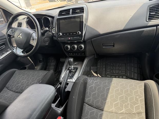 Mitsubishi Outlander SE 2022 Red