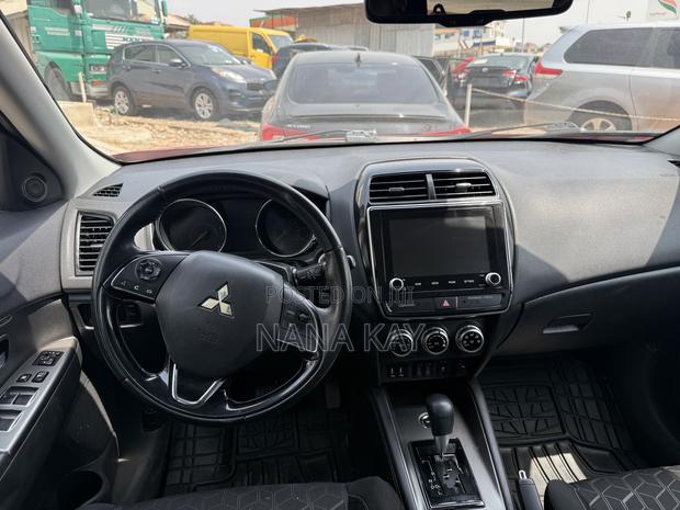 Mitsubishi Outlander SE 2022 Red