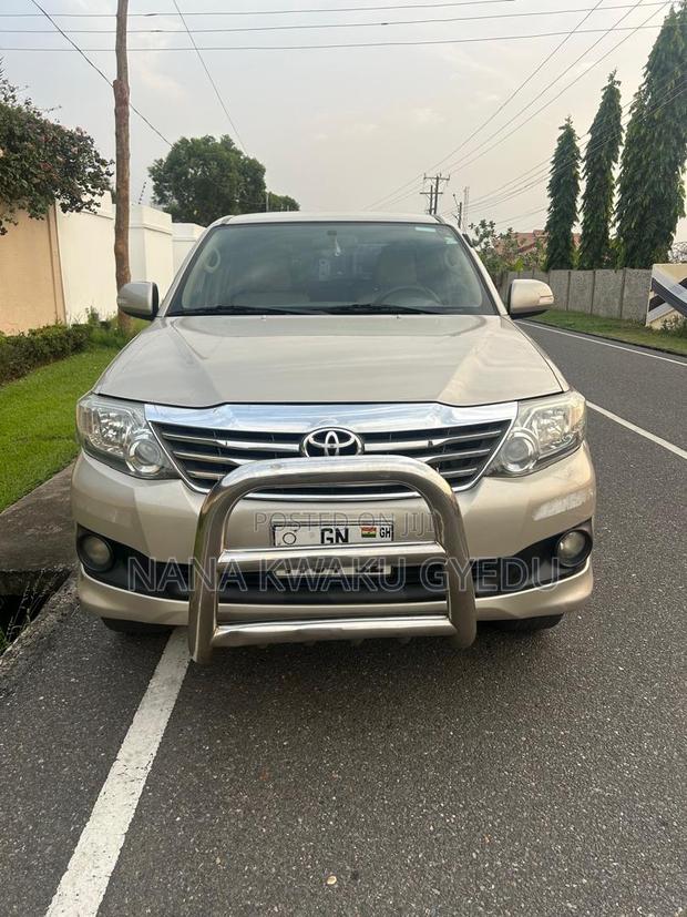 Toyota Fortuner 2.7 AWD 2012 Beige