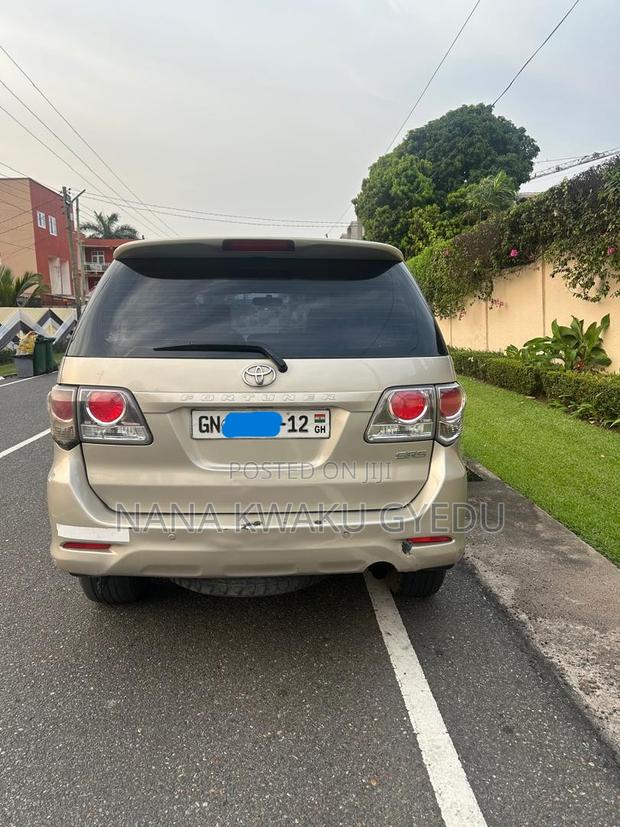 Toyota Fortuner 2.7 AWD 2012 Beige photo 3
